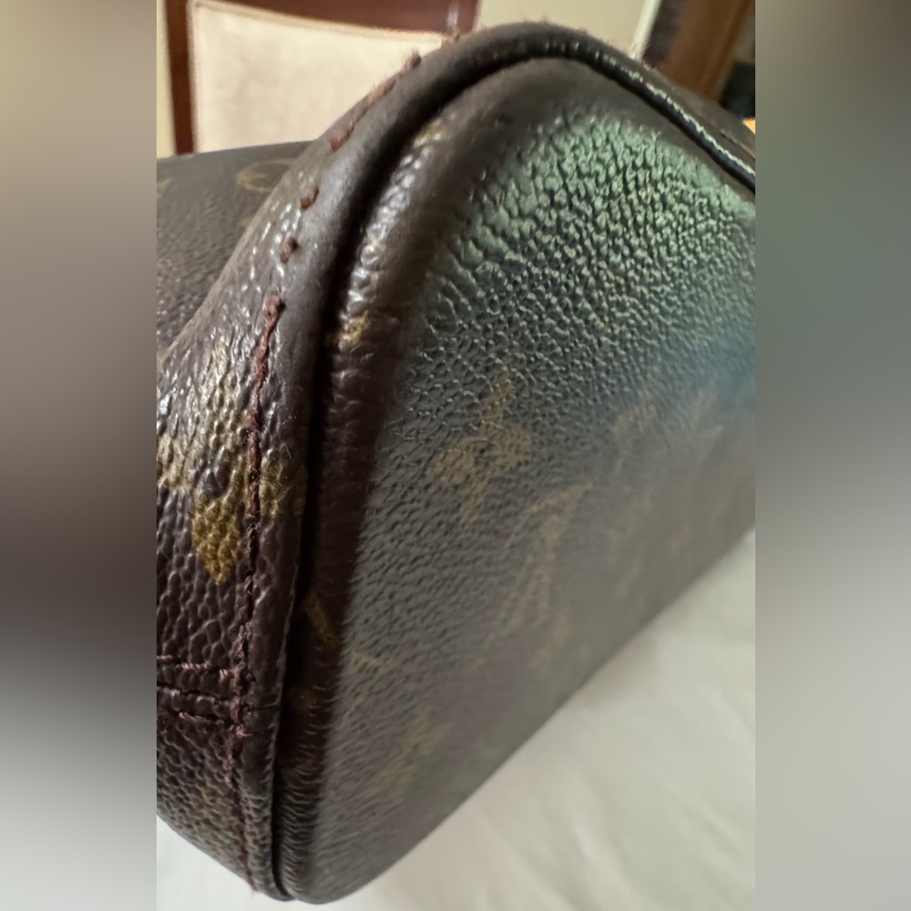 Louis Vuitton Luco Monogram Shoulder Bag with COA - Picture 5 of 13